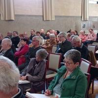 Une salle attentive